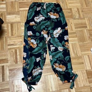 SHEIN floral split hem pants SIZE S